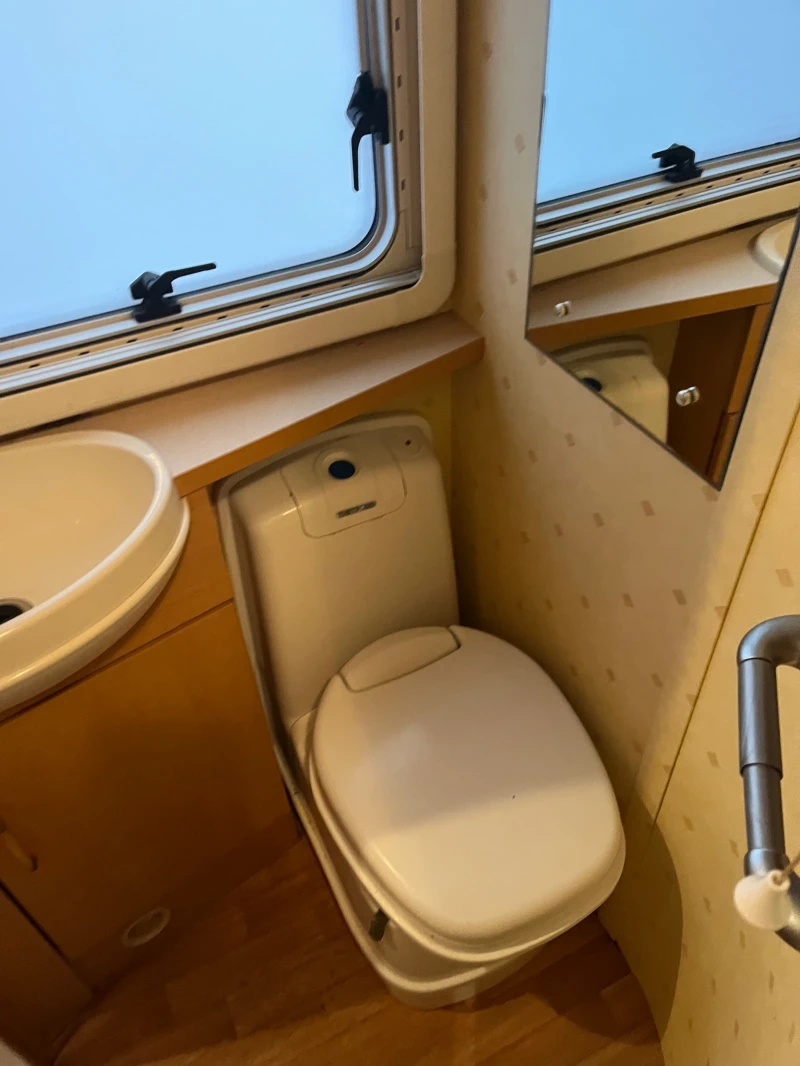 Каравана Swift Abbey GTS420, снимка 5 - Каравани и кемпери - 53309816