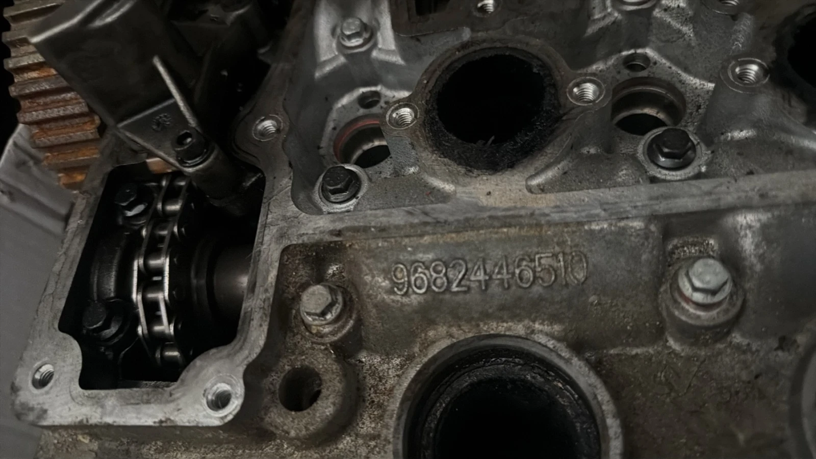 9682446510   Цилиндрова глава  Peugeot Citroen Ford Toyota 2.0HDI 2.0TDCI  RH02 10DYZG, снимка 3 - Части - 55224707