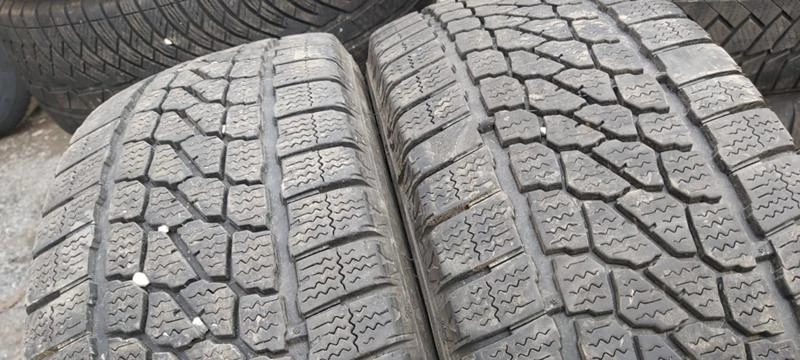 Гуми Зимни 235/65R16, снимка 2 - Гуми и джанти - 31257409