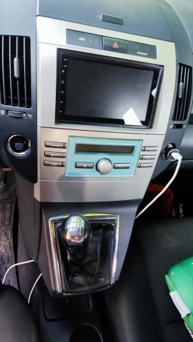 Toyota Corolla verso 2.2 136, снимка 9