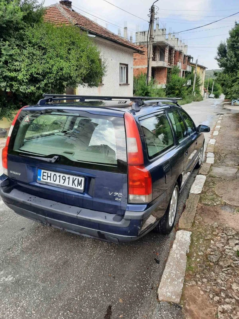 Volvo V70 комби, снимка 5 - Автомобили и джипове - 42147626