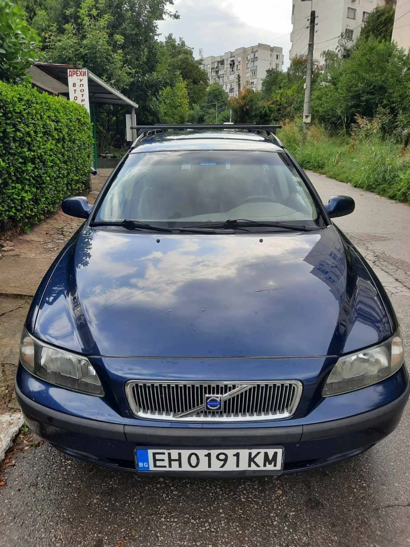 Volvo V70 комби, снимка 1 - Автомобили и джипове - 42147626