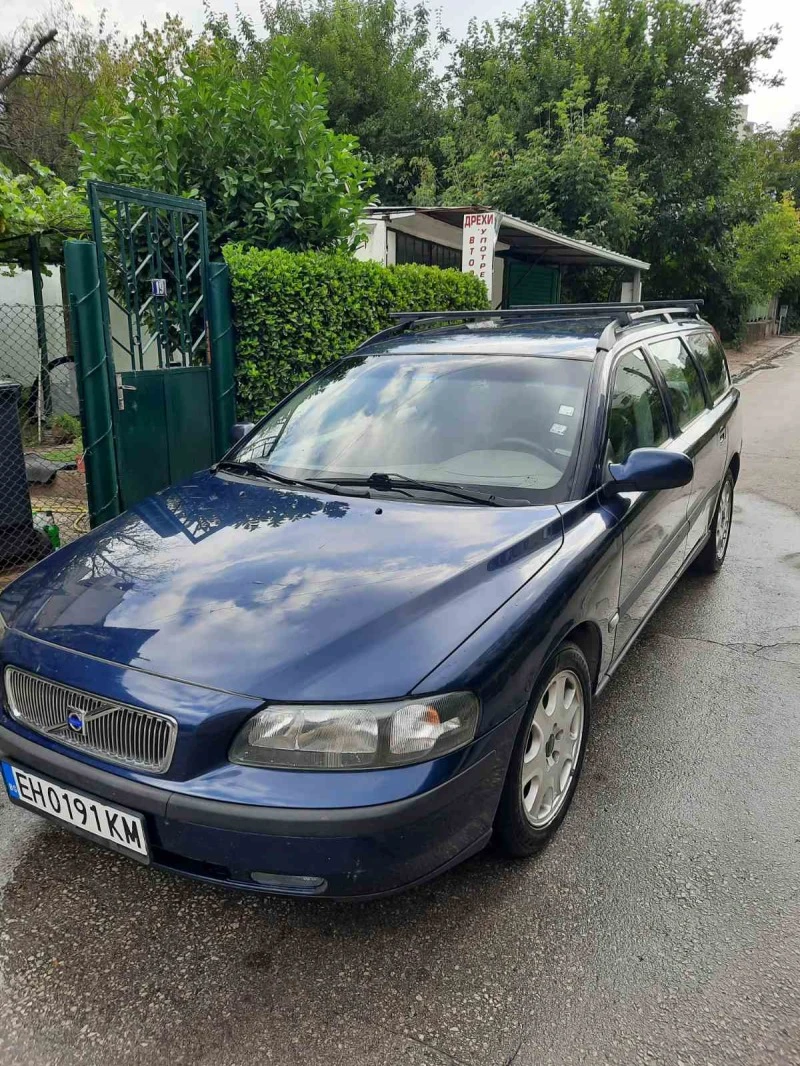 Volvo V70 комби, снимка 2 - Автомобили и джипове - 42147626