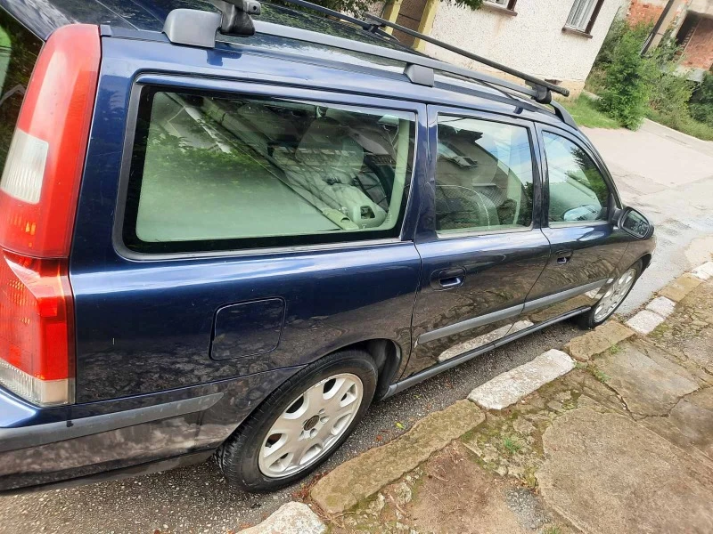 Volvo V70 комби, снимка 7 - Автомобили и джипове - 42147626