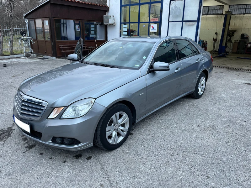 Mercedes-Benz E 220, снимка 3 - Автомобили и джипове - 47588865