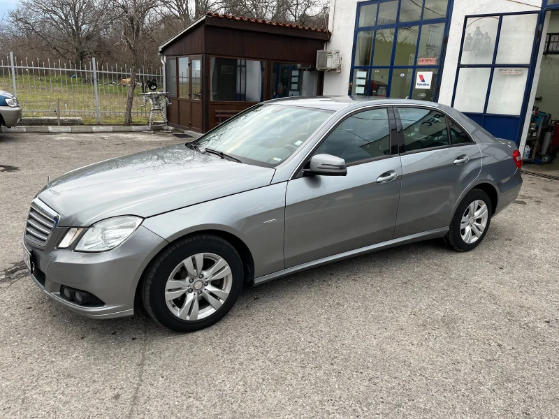 Mercedes-Benz E 220, снимка 1 - Автомобили и джипове - 47588865