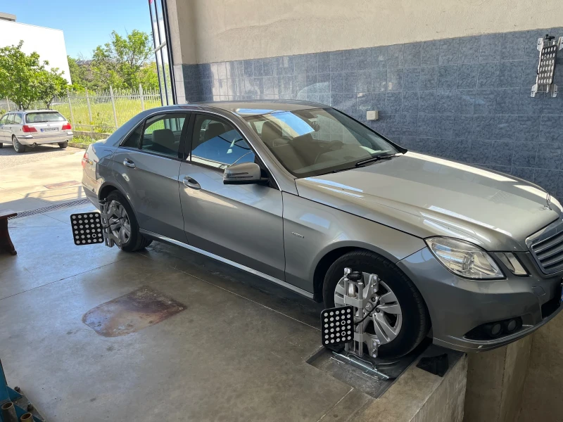 Mercedes-Benz E 220, снимка 7 - Автомобили и джипове - 47588865