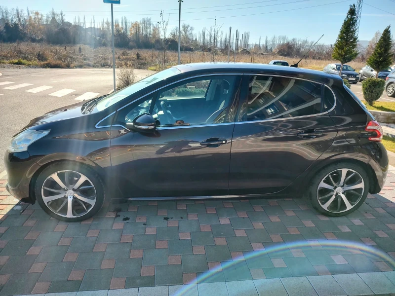 Peugeot 208 1.6 Газ/LPG, снимка 12 - Автомобили и джипове - 47995612