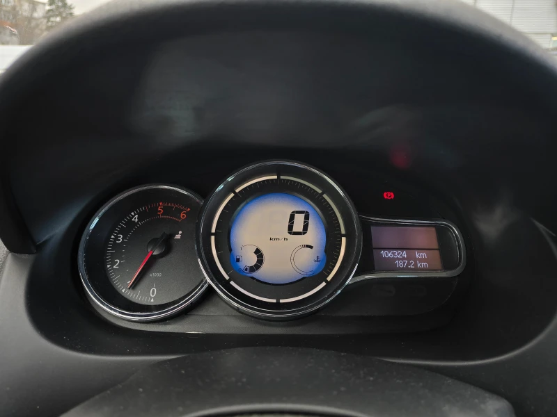 Renault Fluence 1.5 dCi, снимка 11 - Автомобили и джипове - 52804752