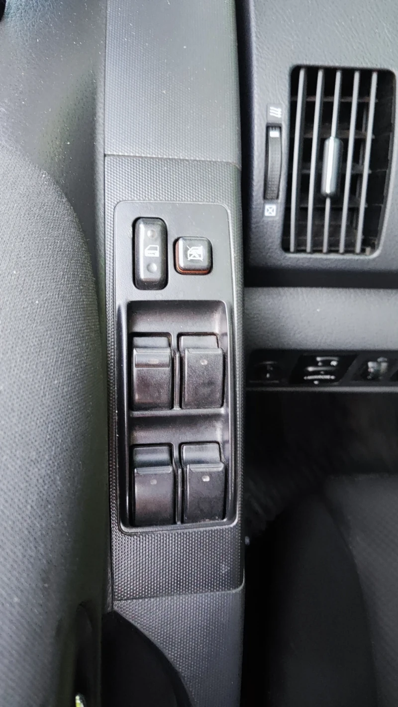 Toyota Corolla verso 2.2 136, снимка 5 - Автомобили и джипове - 52880848