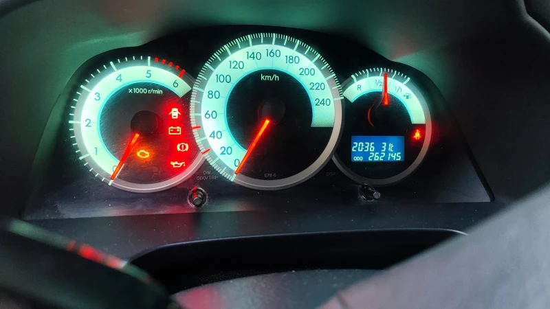 Toyota Corolla verso 2.2 136, снимка 4 - Автомобили и джипове - 52880848