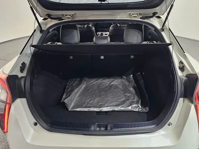 Toyota Prius 1.8 Хибрид, снимка 12 - Автомобили и джипове - 55432829