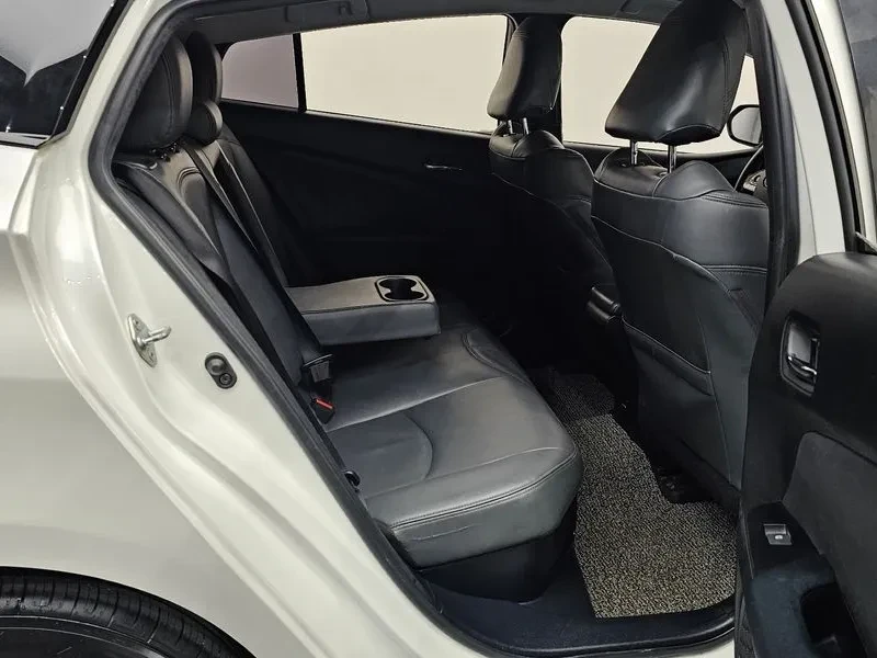 Toyota Prius 1.8 Хибрид, снимка 10 - Автомобили и джипове - 55432829