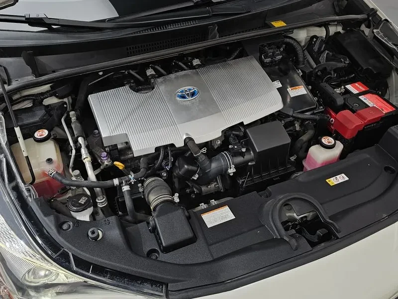 Toyota Prius 1.8 Хибрид, снимка 13 - Автомобили и джипове - 55432829