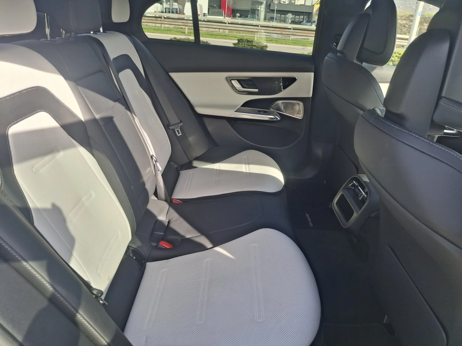 Mercedes-Benz E 53 AMG HYBRID 4MATIC+  - изображение 8