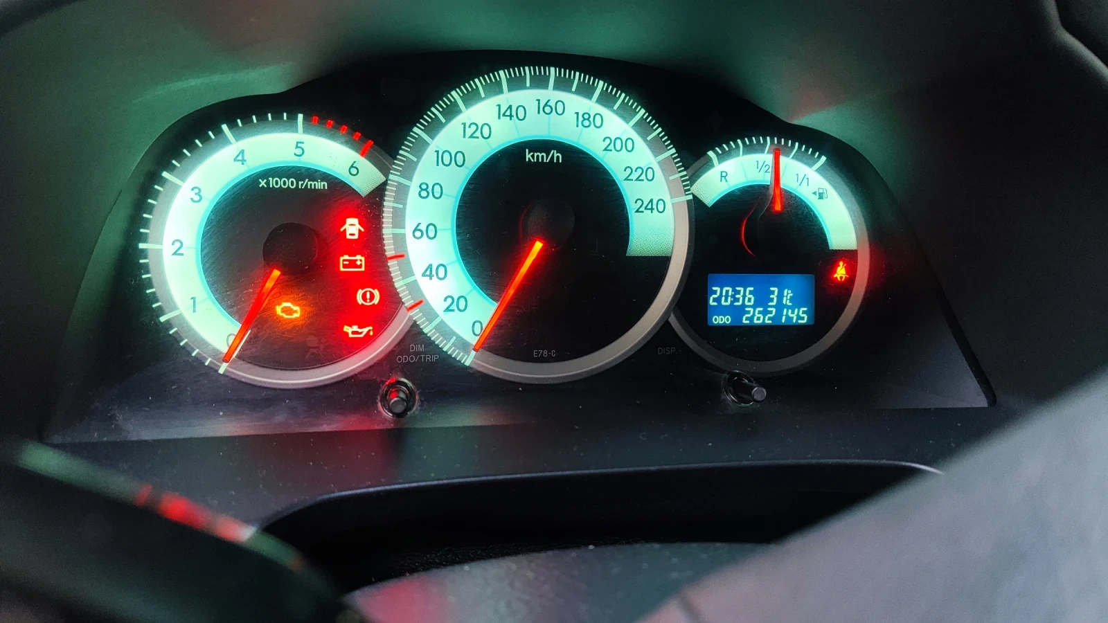 Toyota Corolla verso 2.2 136 - изображение 4