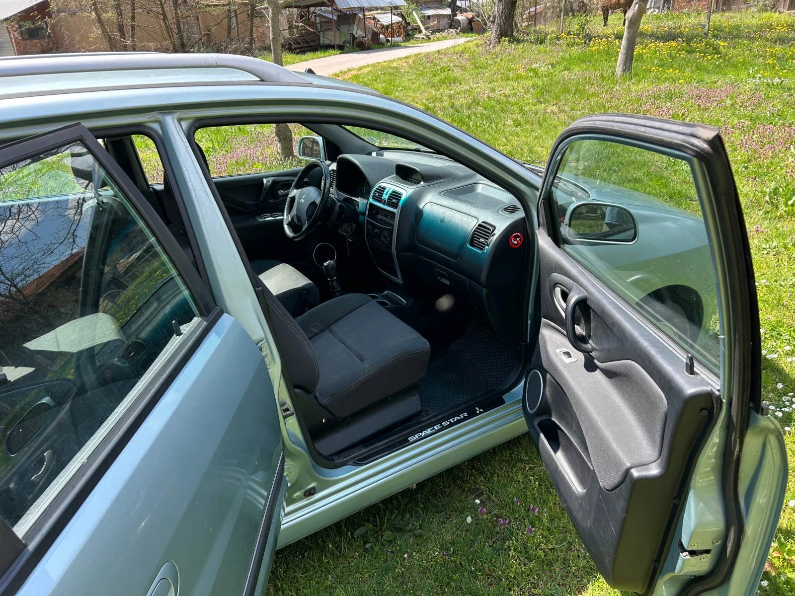 Mitsubishi Space star 1, 6 , снимка 8 - Автомобили и джипове - 54236547