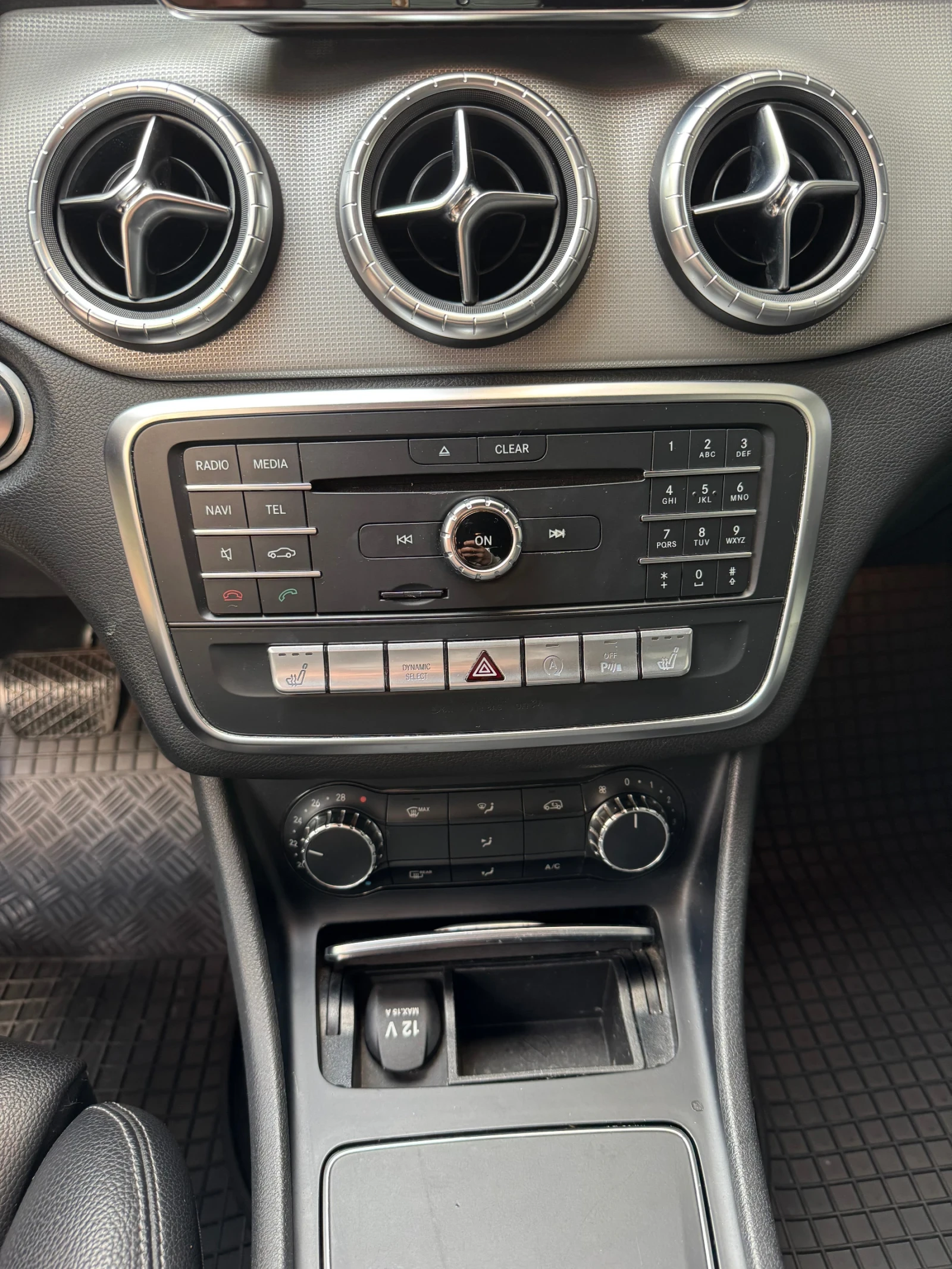 Mercedes-Benz CLA 180 Facelift, снимка 17 - Автомобили и джипове - 54415730