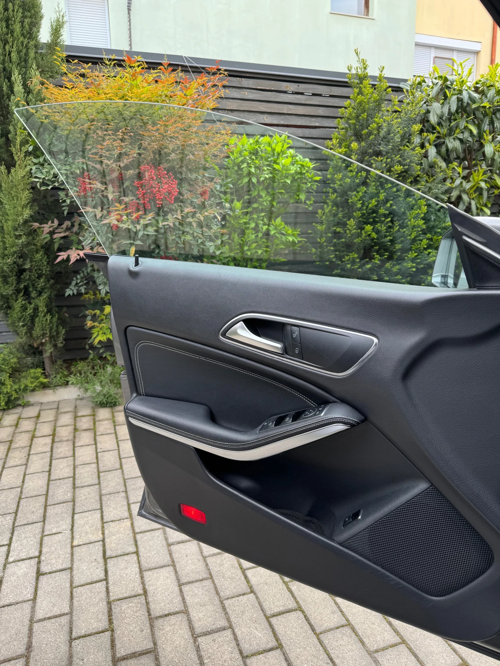 Mercedes-Benz CLA 180 Facelift, снимка 12 - Автомобили и джипове - 54415730