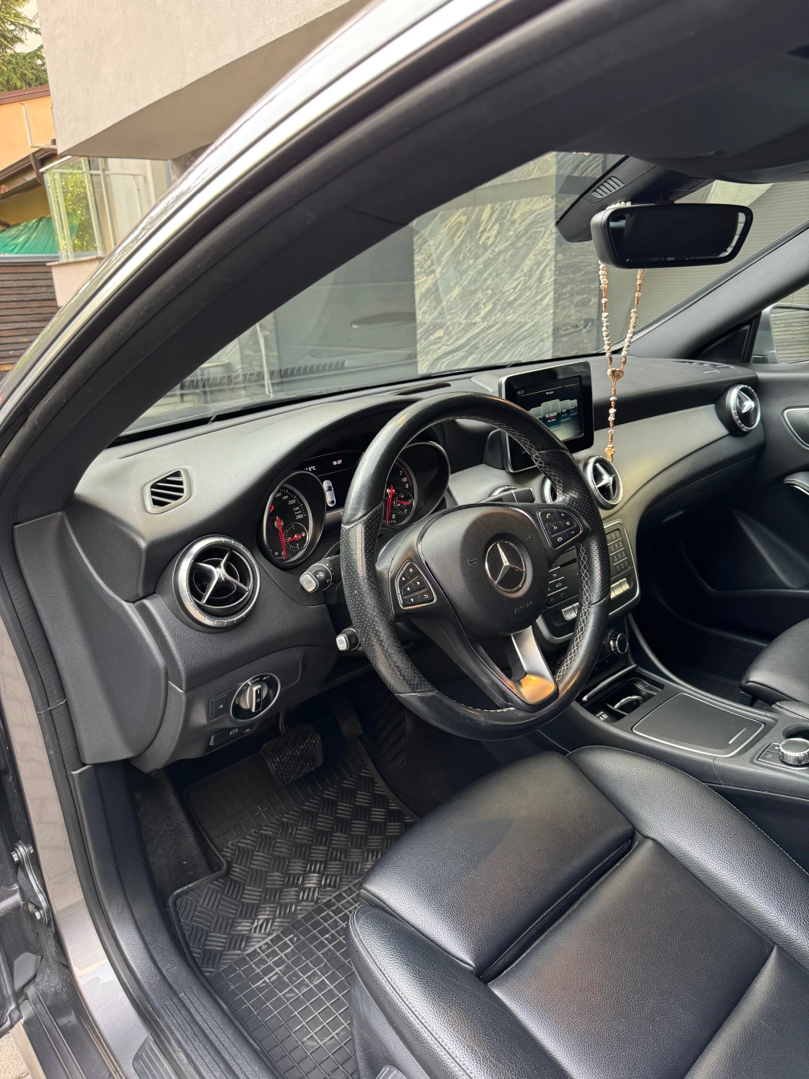 Mercedes-Benz CLA 180 Facelift, снимка 9 - Автомобили и джипове - 54415730