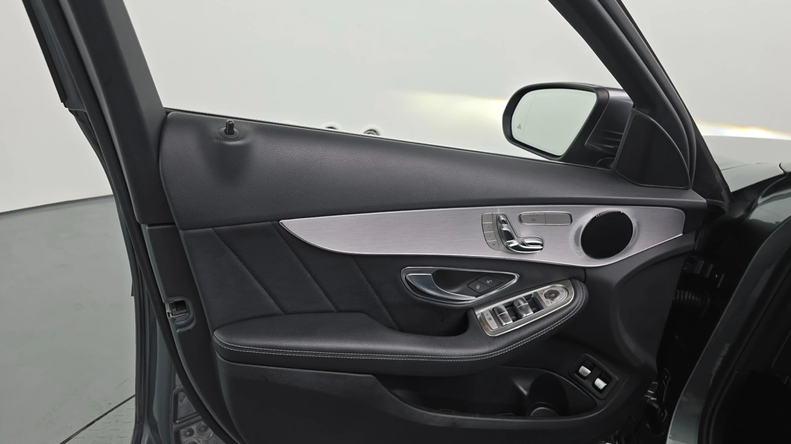 Mercedes-Benz C 350 E Hybrid, снимка 11 - Автомобили и джипове - 55421321