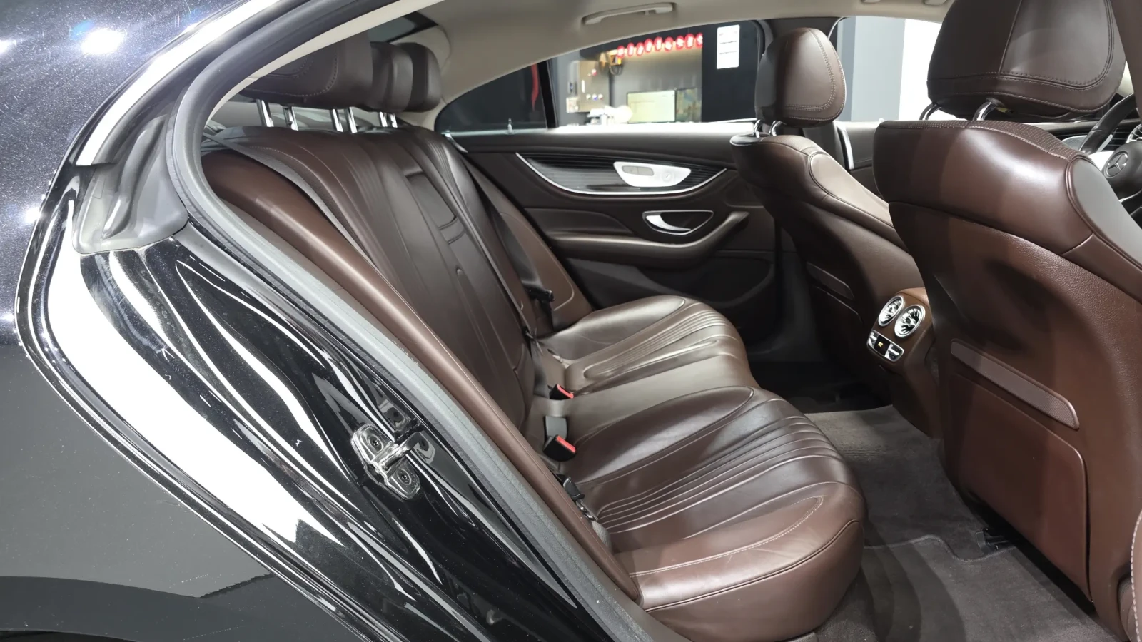 Mercedes-Benz CLS 450 4MATIC AMG PKG| BURMESTER| 360| ПАНО| ОБДУХ, снимка 12 - Автомобили и джипове - 55696043