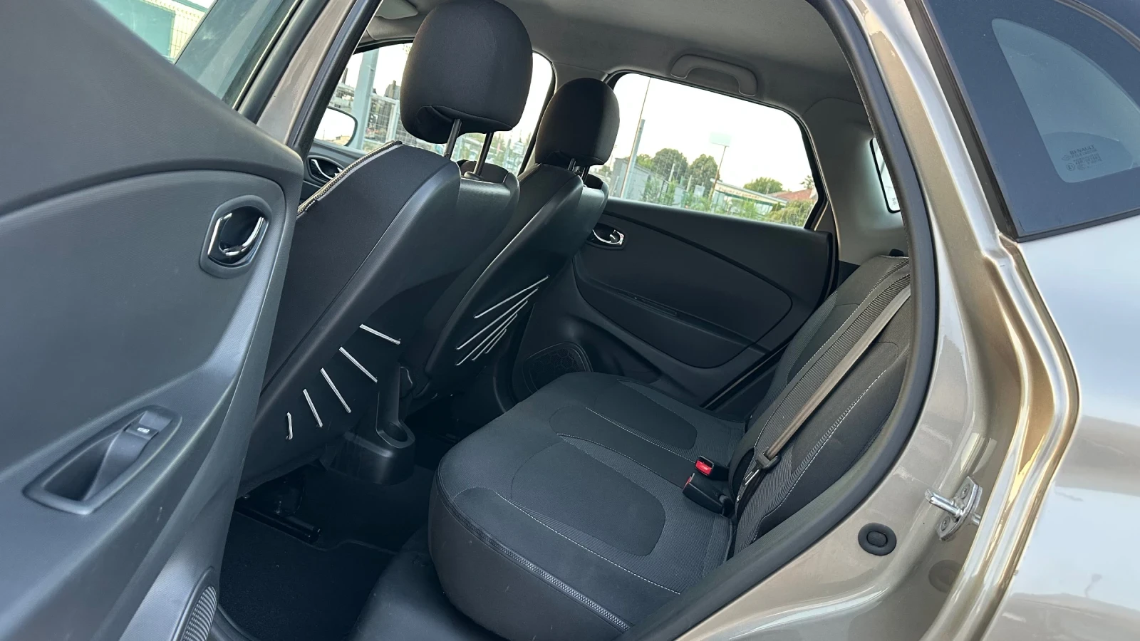 Renault Captur 1.5dci 90к. Навигация! Климатроник! Keyless go!, снимка 8 - Автомобили и джипове - 55892134