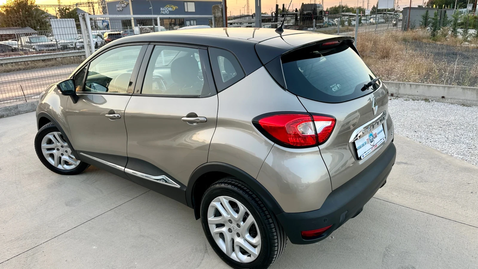 Renault Captur 1.5dci 90к. Навигация! Климатроник! Keyless go!, снимка 4 - Автомобили и джипове - 55892134