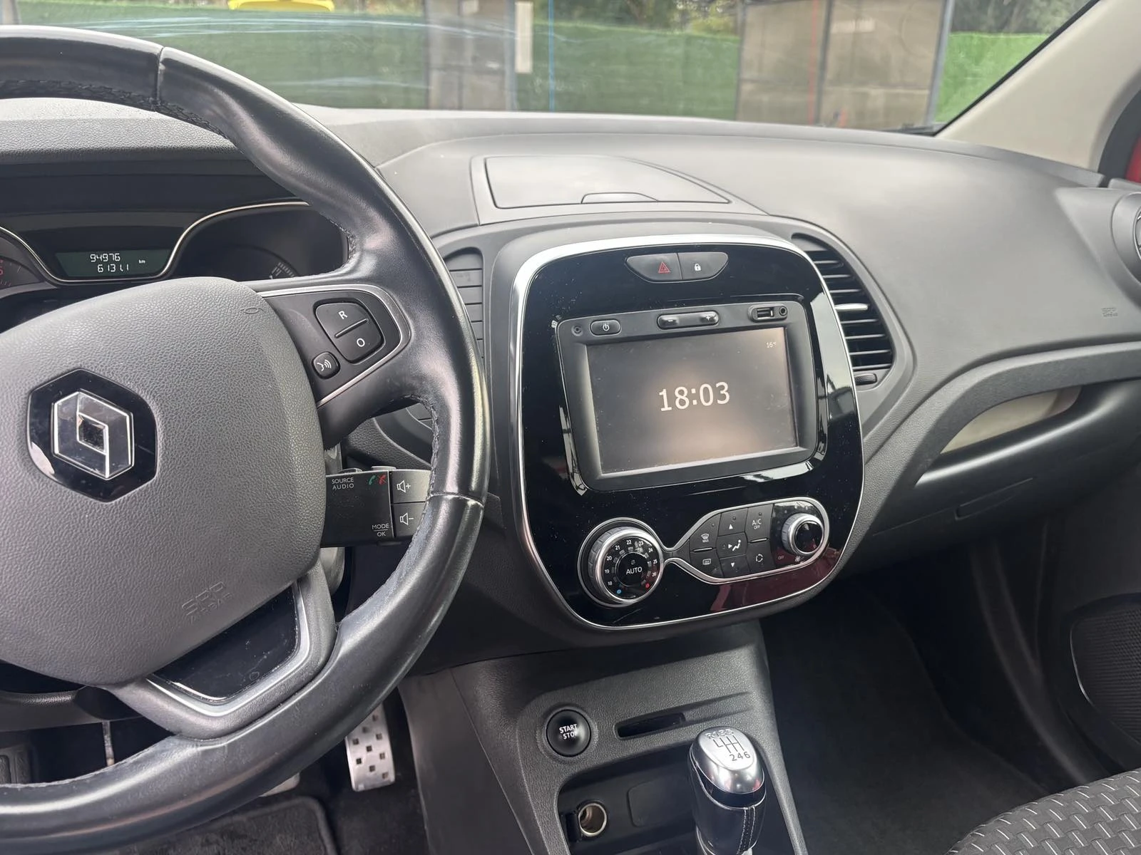 Renault Captur, снимка 9 - Автомобили и джипове - 56244723