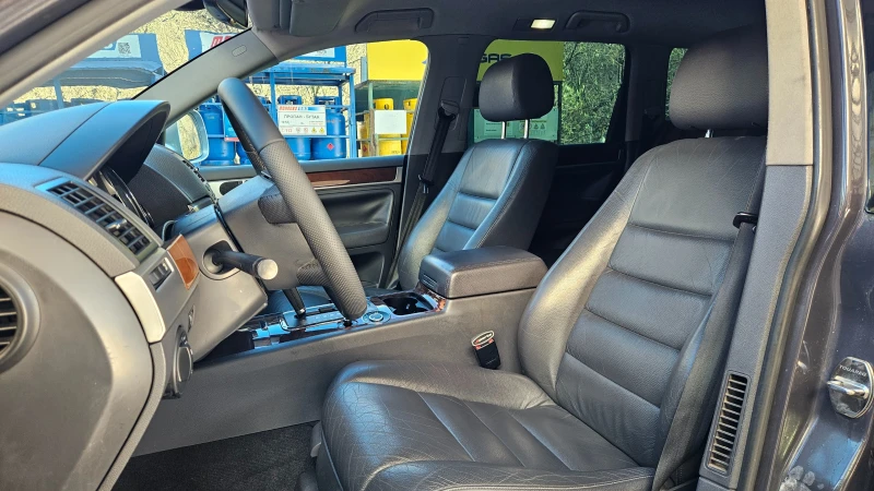 VW Touareg 3.0 Navig/Klimatronik/Avtomat/Facelift, снимка 11 - Автомобили и джипове - 52831589