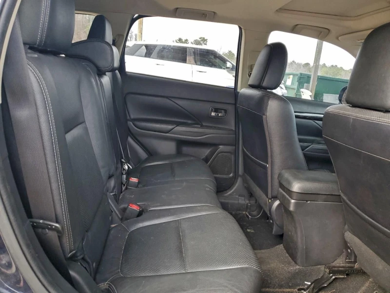 Mitsubishi Outlander, снимка 11 - Автомобили и джипове - 53085698