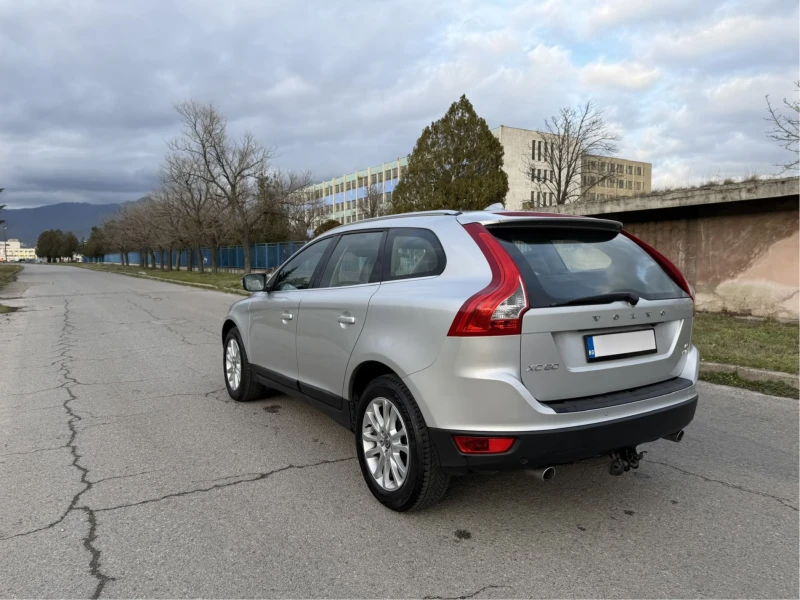 Volvo XC60 2.4 D5, снимка 5 - Автомобили и джипове - 53294316