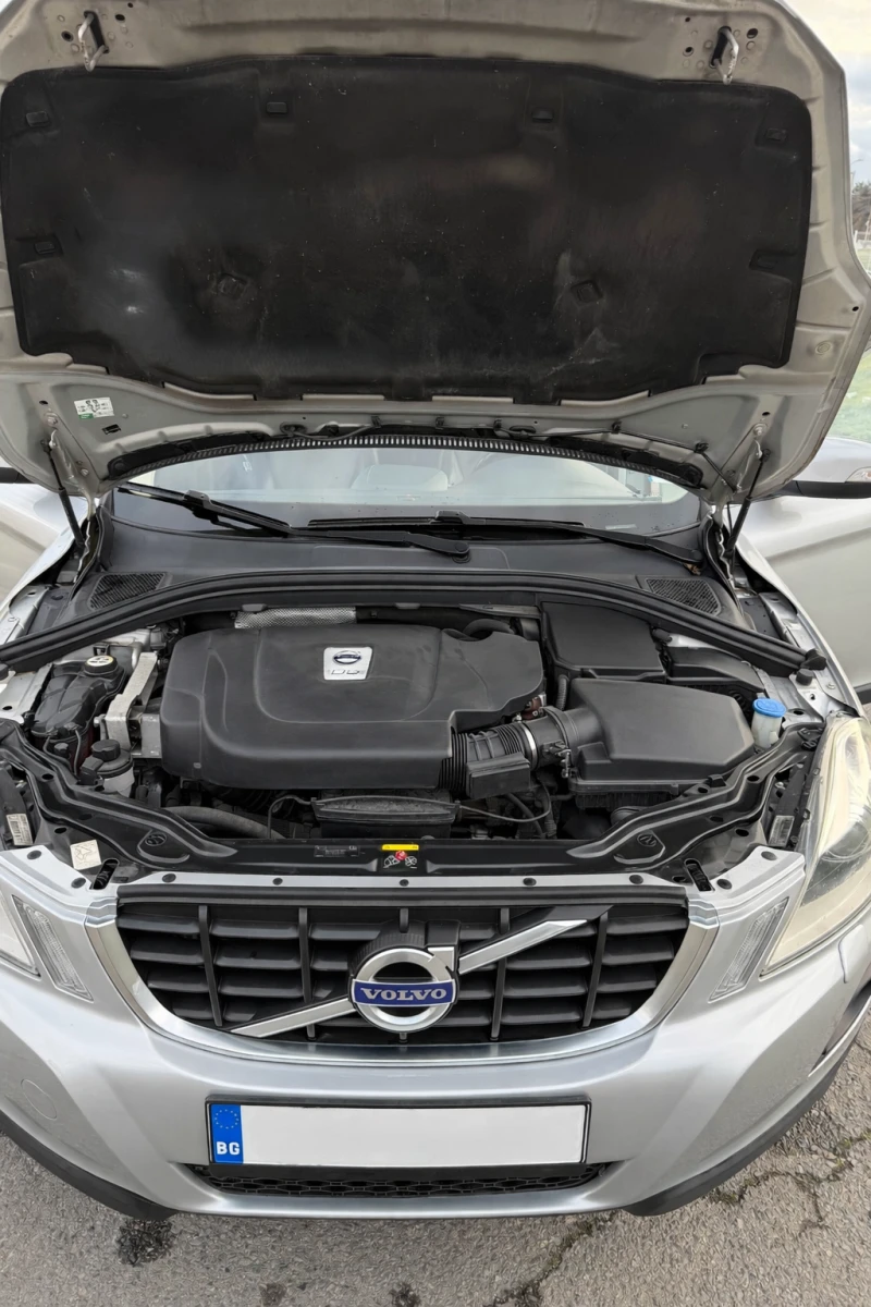 Volvo XC60 2.4 D5, снимка 9 - Автомобили и джипове - 53294316