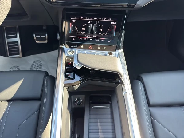 Audi Q8 e-Tron Sportback 55 = Black Optic Plus = Гаранция, снимка 10 - Автомобили и джипове - 55034870
