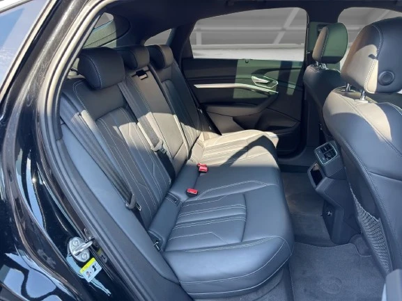 Audi Q8 e-Tron Sportback 55 = Black Optic Plus = Гаранция, снимка 12 - Автомобили и джипове - 55034870