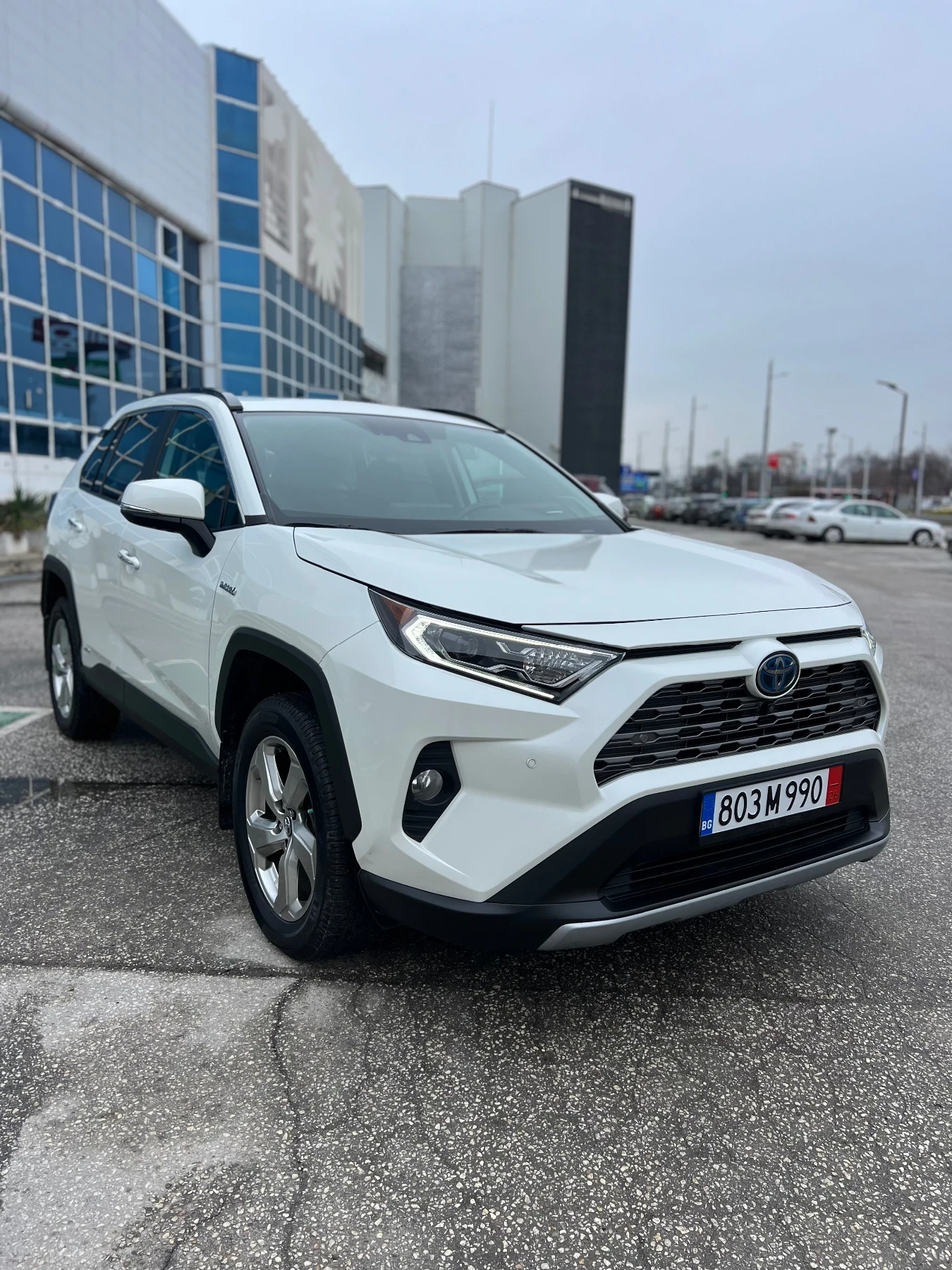 Toyota Rav4 2.5 hybrid Limited 4x4 - изображение 2
