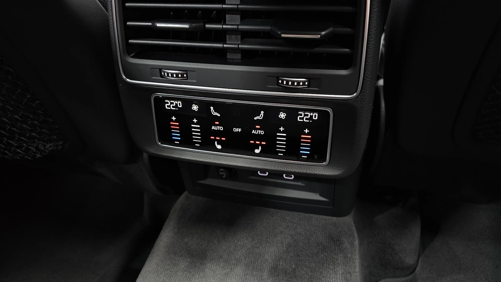 Audi Q8 MATRIX* DISTRONIK* SOFT-CLOSE* ОБДУХ* 360* КРАЙНА , снимка 16 - Автомобили и джипове - 54648914