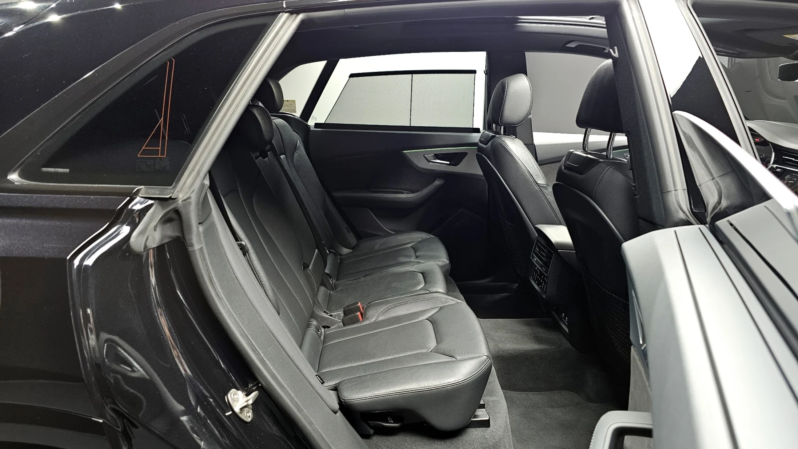 Audi Q8 MATRIX* DISTRONIK* SOFT-CLOSE* ОБДУХ* 360* КРАЙНА , снимка 15 - Автомобили и джипове - 54648914