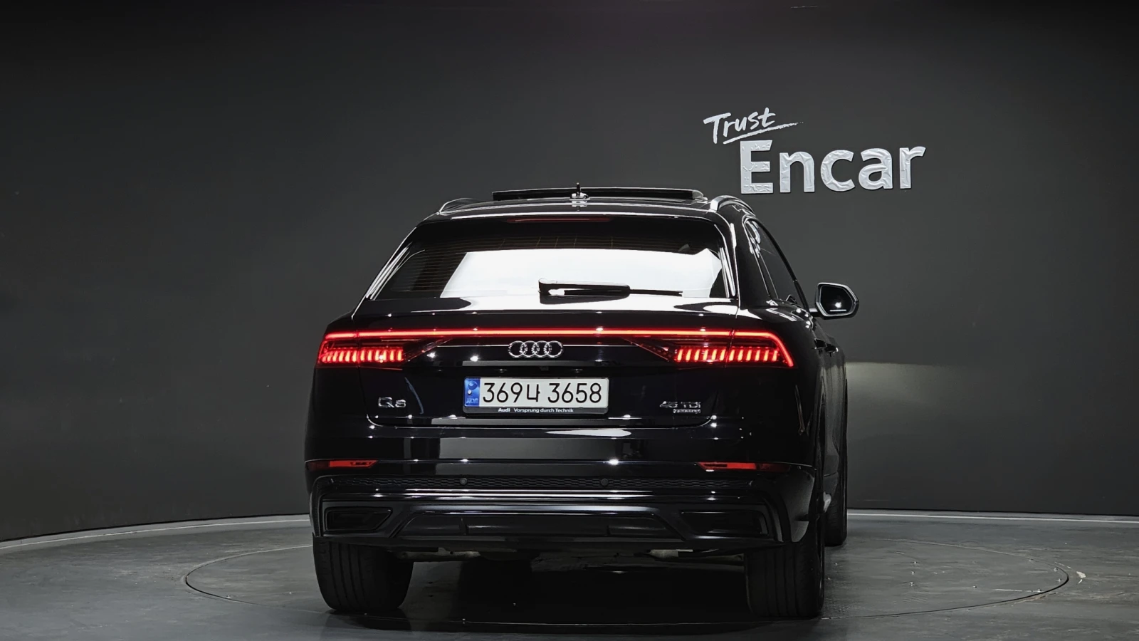 Audi Q8 MATRIX* DISTRONIK* SOFT-CLOSE* ОБДУХ* 360* КРАЙНА , снимка 3 - Автомобили и джипове - 54648914