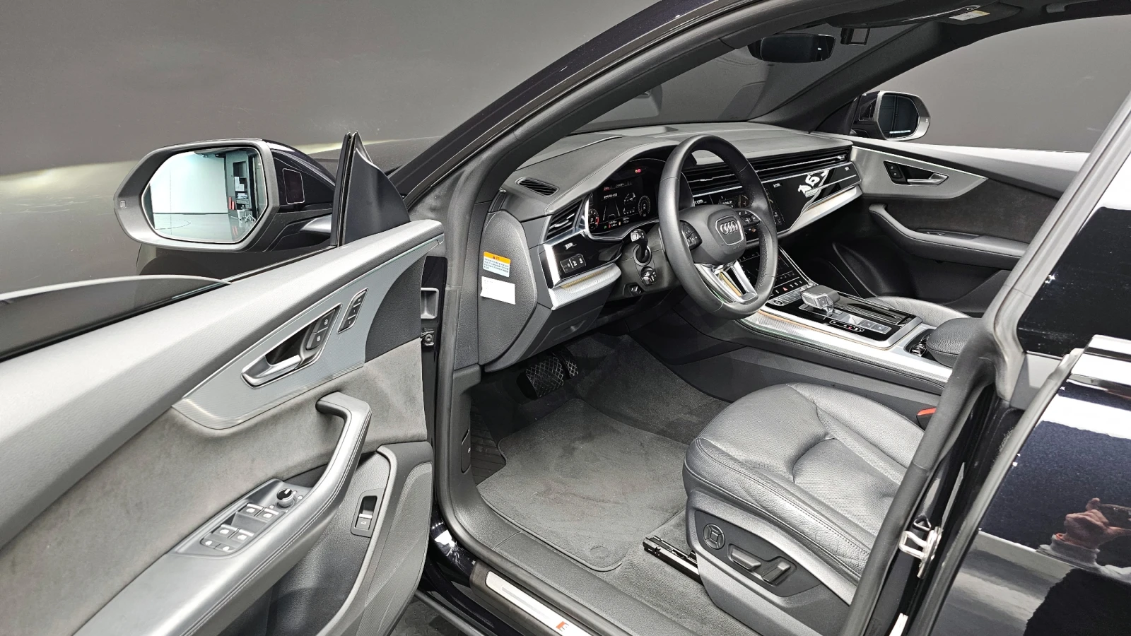 Audi Q8 MATRIX* DISTRONIK* SOFT-CLOSE* ОБДУХ* 360* КРАЙНА , снимка 8 - Автомобили и джипове - 54648914