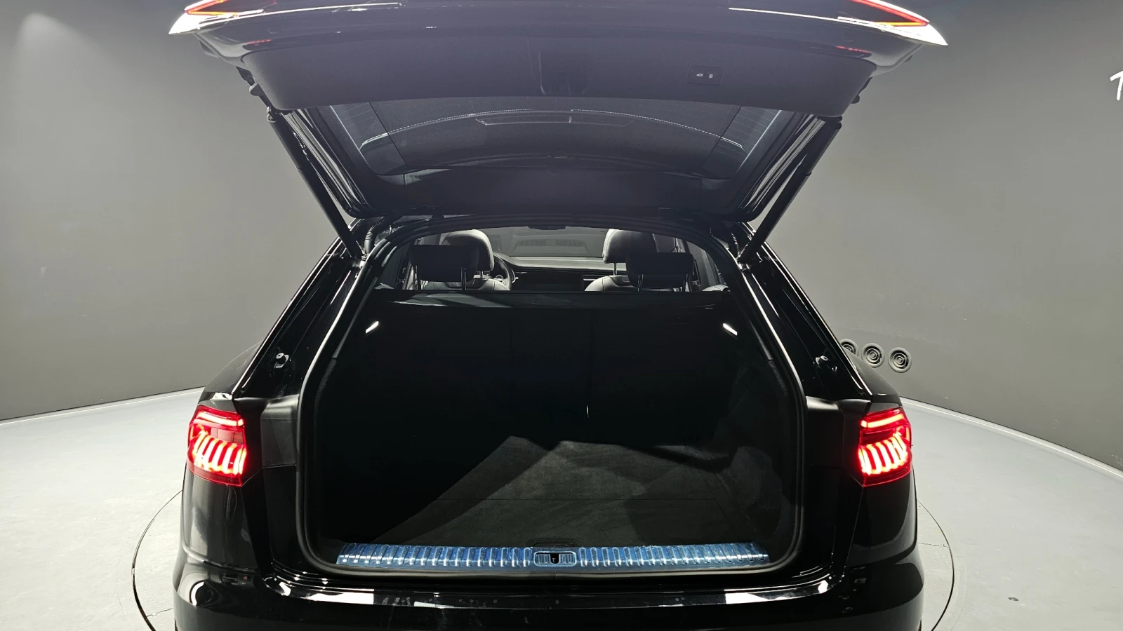 Audi Q8 MATRIX* DISTRONIK* SOFT-CLOSE* ОБДУХ* 360* КРАЙНА , снимка 17 - Автомобили и джипове - 54648914