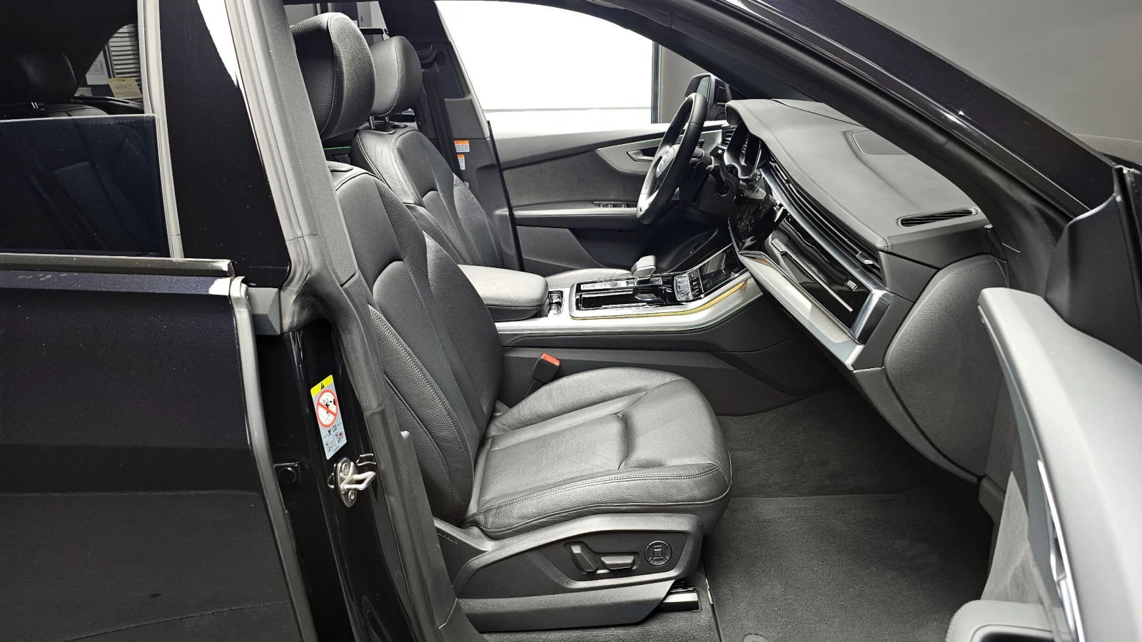 Audi Q8 MATRIX* DISTRONIK* SOFT-CLOSE* ОБДУХ* 360* КРАЙНА , снимка 14 - Автомобили и джипове - 54648914
