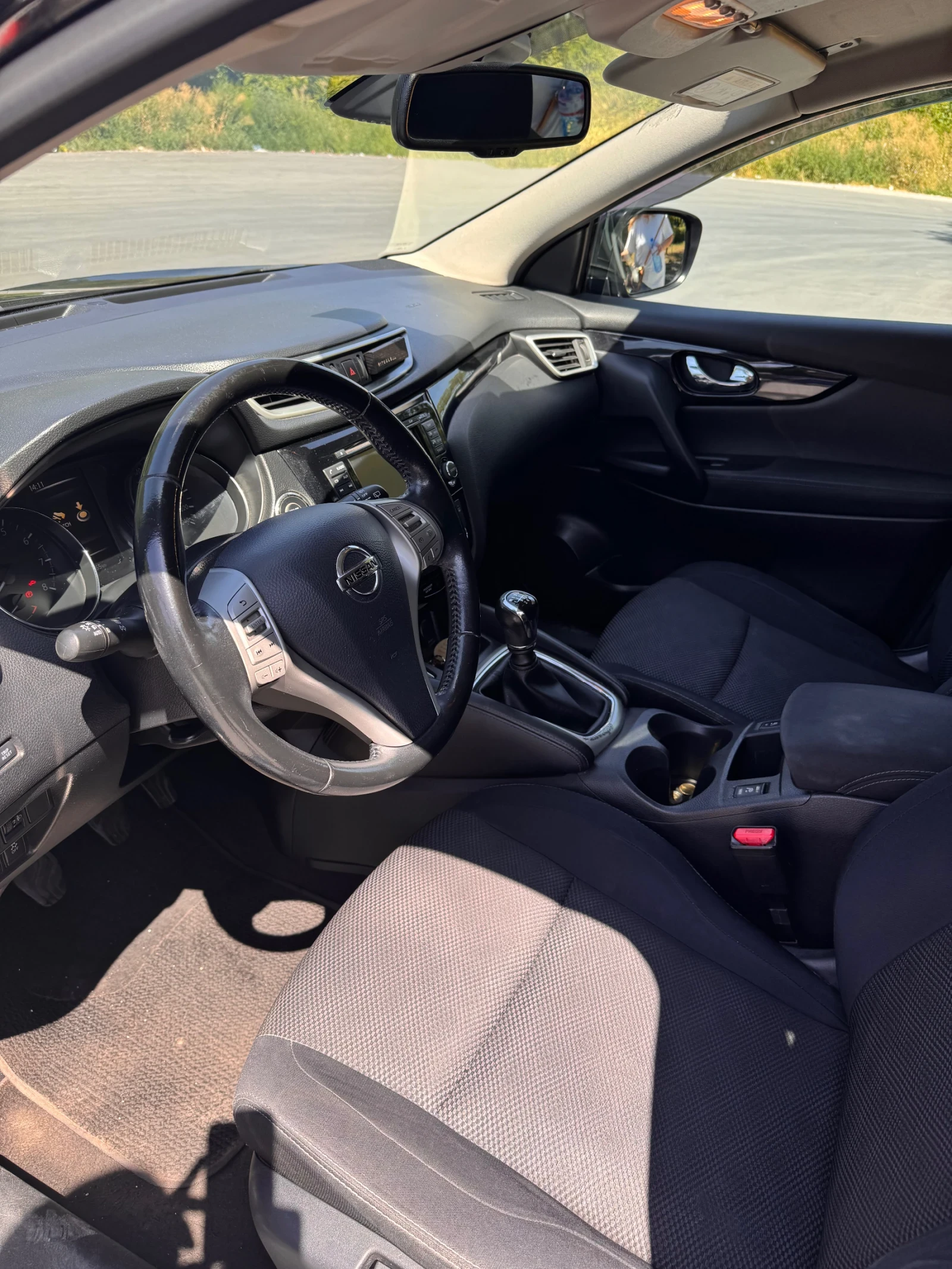 Nissan Qashqai 1.2 Turbo, Keyless, 360degree, снимка 10 - Автомобили и джипове - 55679837