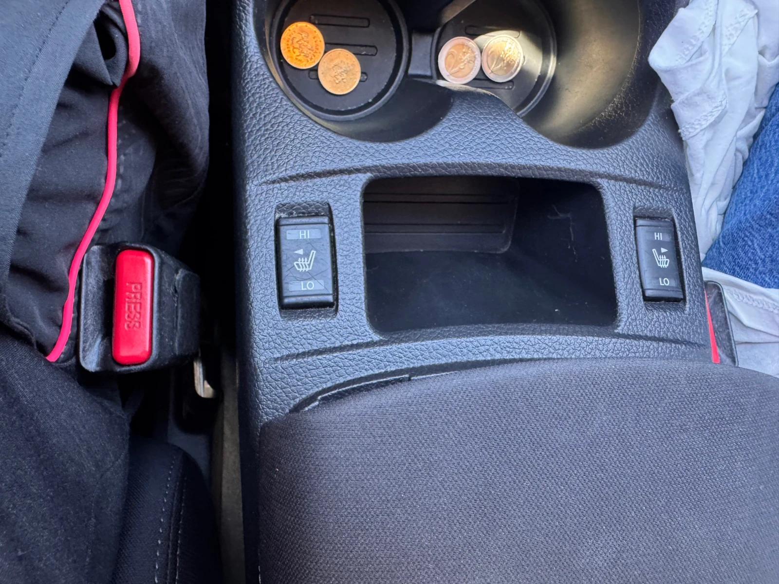 Nissan Qashqai 1.2 Turbo, Keyless, 360degree, снимка 11 - Автомобили и джипове - 55679837