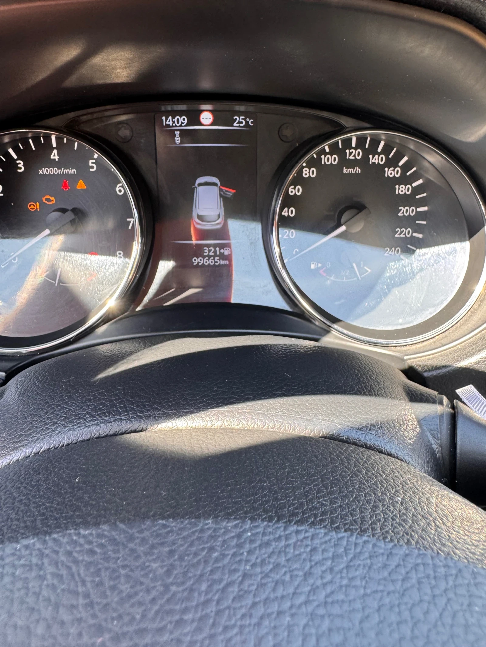 Nissan Qashqai 1.2 Turbo, Keyless, 360degree, снимка 14 - Автомобили и джипове - 55679837