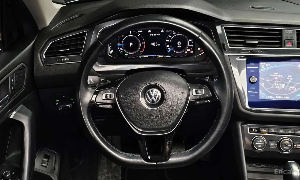VW Tiguan * 2.0 TDI Prestige * ЦЕНА ДО БГ, снимка 13 - Автомобили и джипове - 55771459