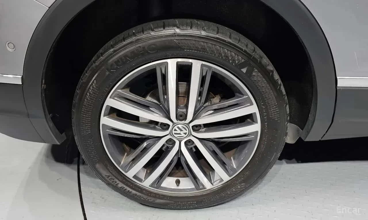 VW Tiguan * 2.0 TDI Prestige * ЦЕНА ДО БГ, снимка 5 - Автомобили и джипове - 55771459