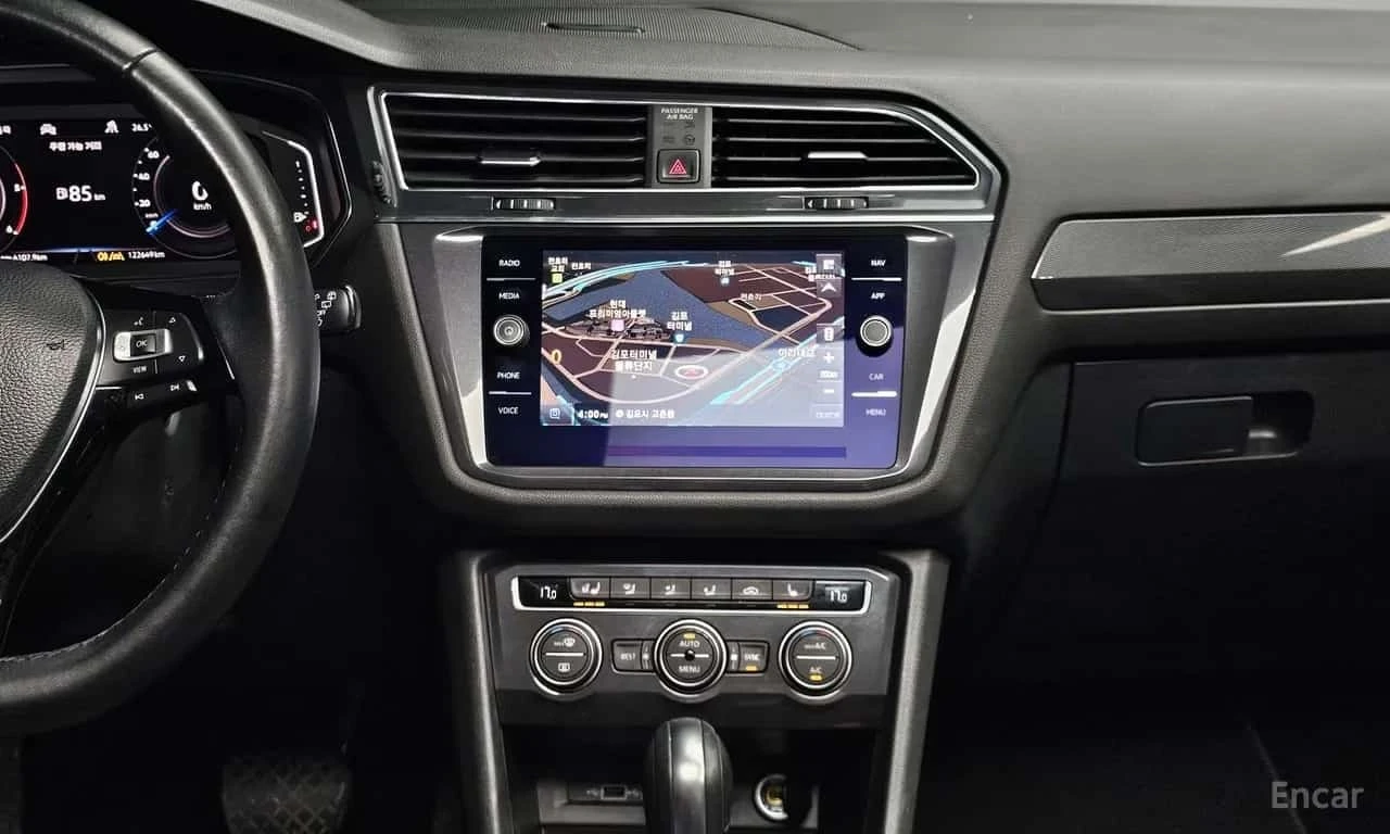 VW Tiguan * 2.0 TDI Prestige * ЦЕНА ДО БГ, снимка 15 - Автомобили и джипове - 55771459