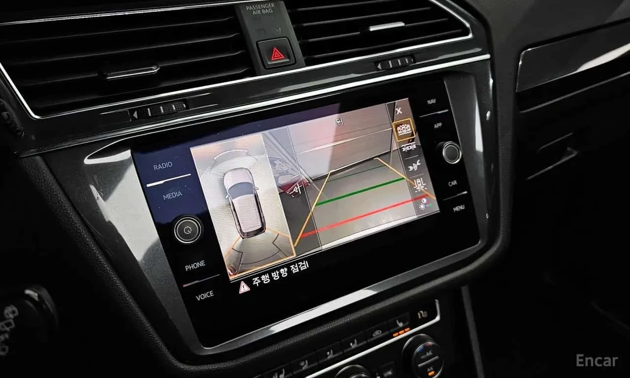 VW Tiguan * 2.0 TDI Prestige * ЦЕНА ДО БГ, снимка 16 - Автомобили и джипове - 55771459