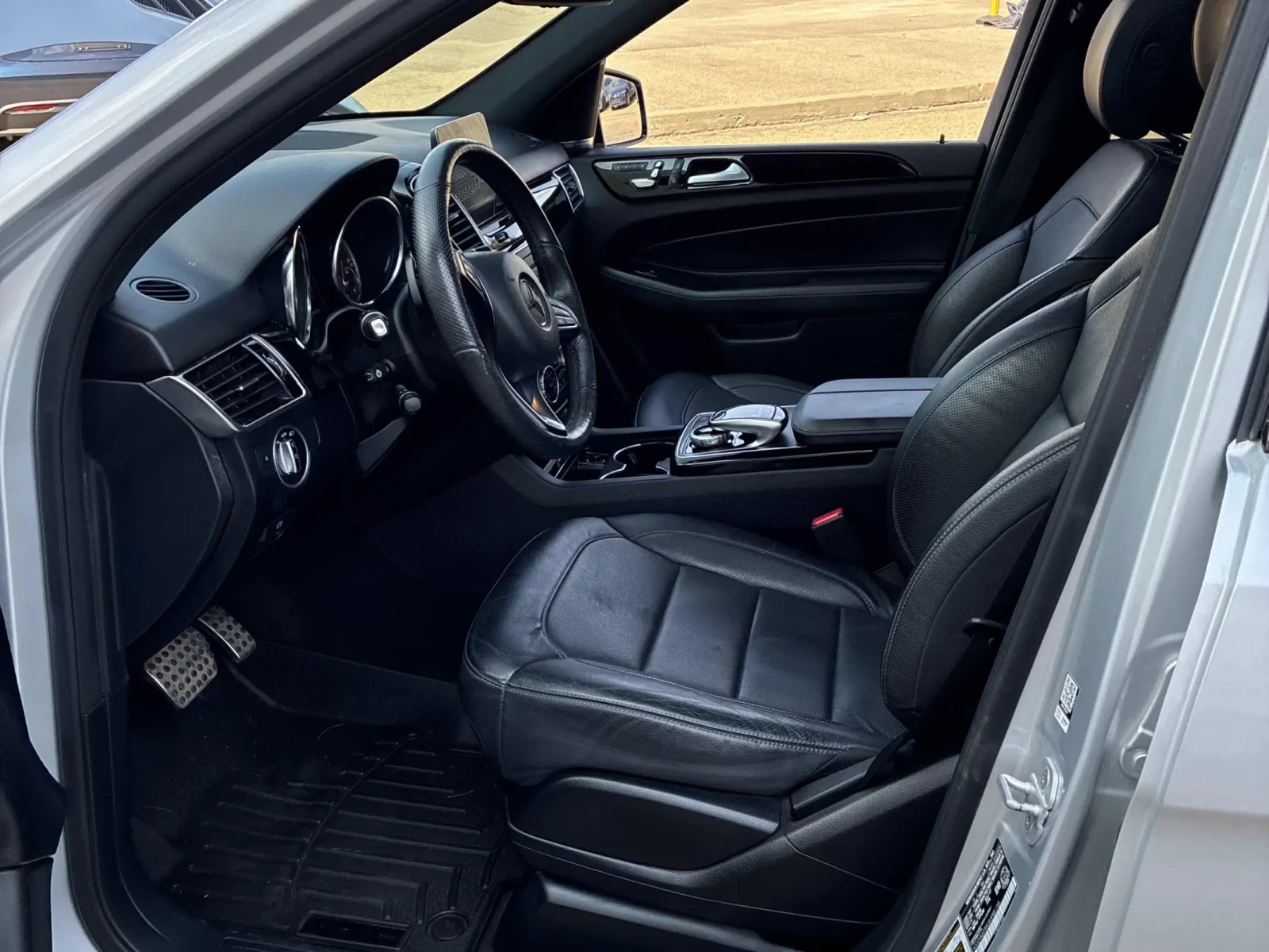 Mercedes-Benz GLE 43 AMG 4-Matic* PANO* 360* ОБДУХ* HARMAN* , снимка 6 - Автомобили и джипове - 55782504